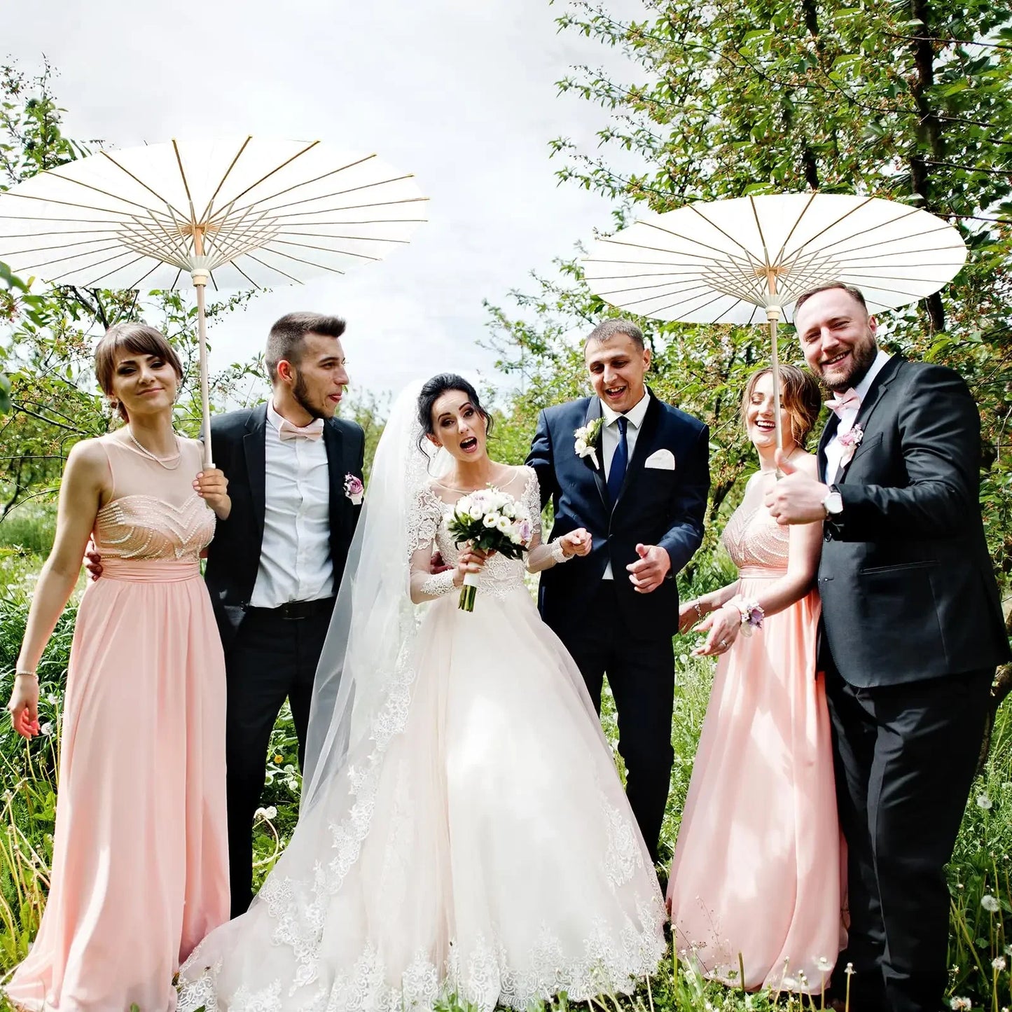 🕊️ Wedding Elegance™ White Paper Parasol – Vintage Umbrella for Photos, Cosplay & DIY Decor
